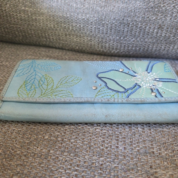 Fossil Light Blue Floral Embroidered Wallet - Picture 14 of 15